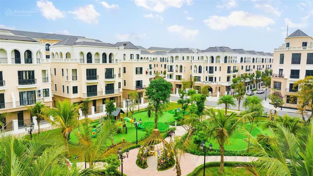 Cần bán gấp biệt thự 78m2 mặt tiền 6m, gần công viên bể bơi, thiết kế đẹp, sẵn sổ giao dịch ngay