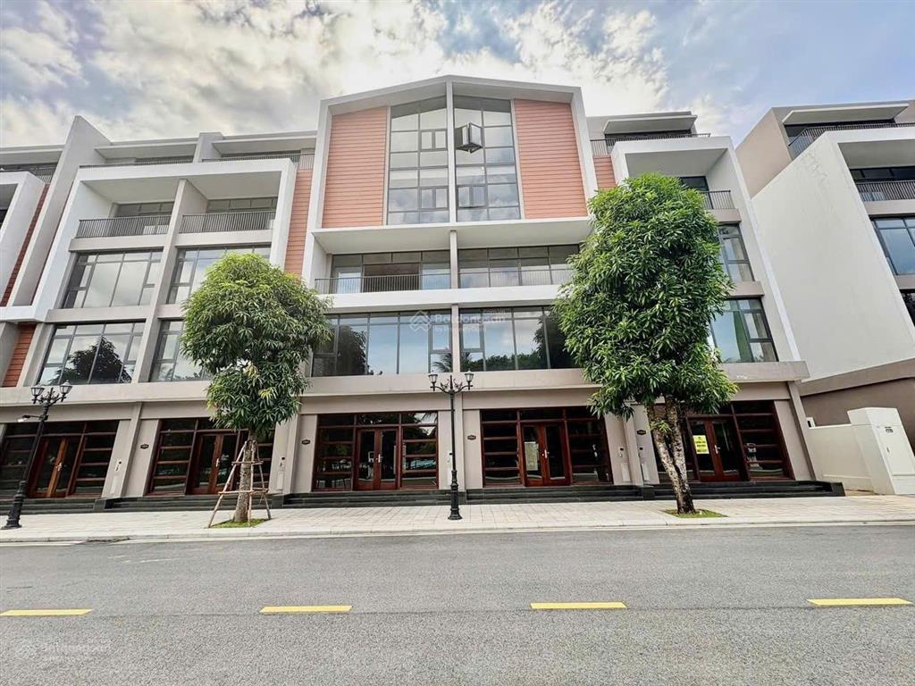 Bán liền kề 85 m2 phố biển, cạnh biển hồ, trường học, chung cư, sông venice, sổ lâu dài