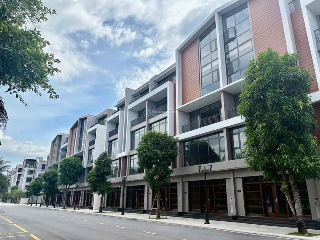 Bán liền kề 85 m2 phố biển, cạnh biển hồ, trường học, chung cư, sông venice, sổ lâu dài