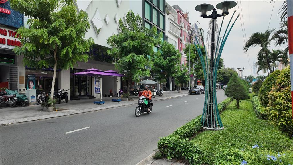 Mặt tiền đường phan xích long 62m2 (4.7x13)  tặng gpxd 4 tầng  sổ vuông  chỉ 22 tỷ thương lượng