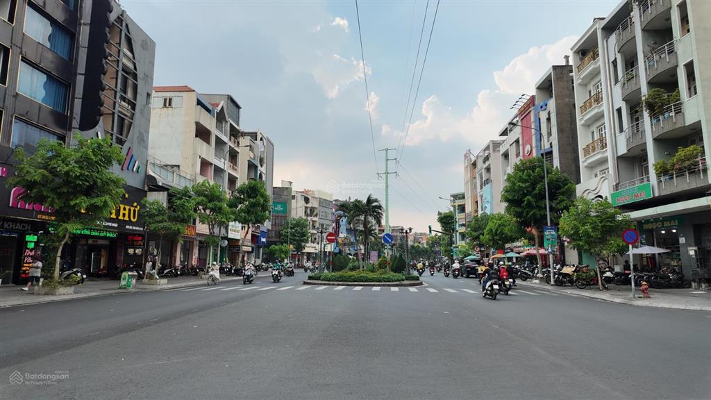 Mặt tiền đường phan xích long 62m2 (4.7x13)  tặng gpxd 4 tầng  sổ vuông  chỉ 22 tỷ thương lượng