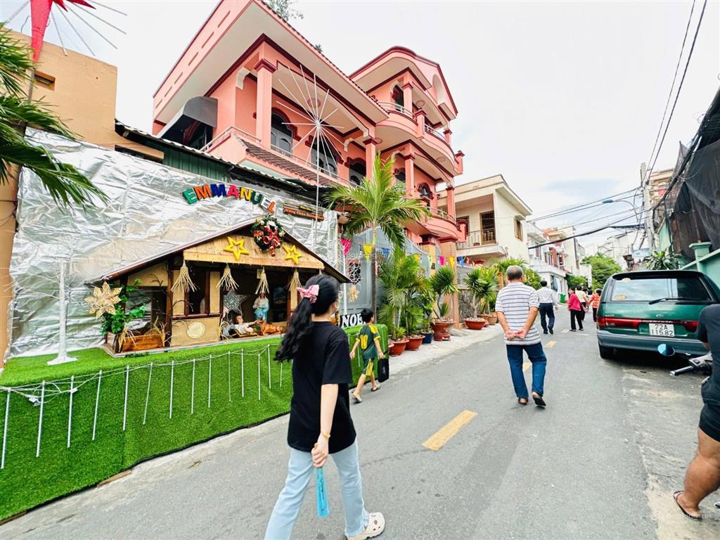 Hàng giá tốt nhà 3 tầng mặt tiền p. bình thọ 176m2 ngang 8.8m 6pn ngay dân chủ 18 tỷ