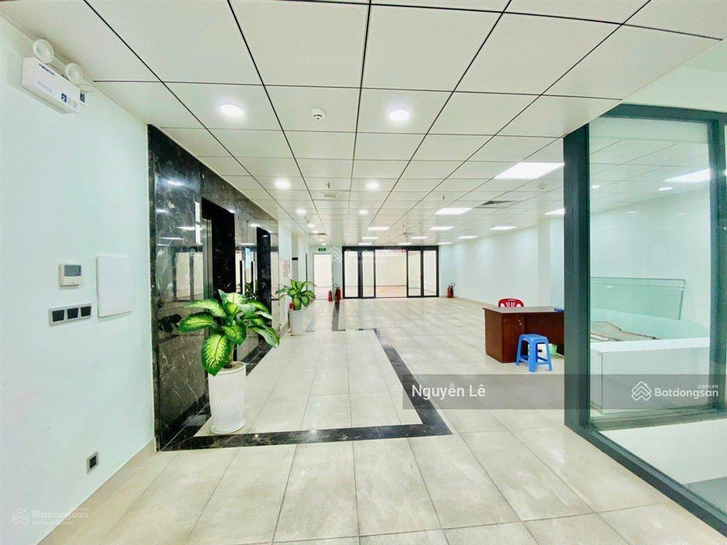 Cần cho thuê mặt tiền ngang 10m đường võ văn tần, quận 3, giá 88 triệu/tháng