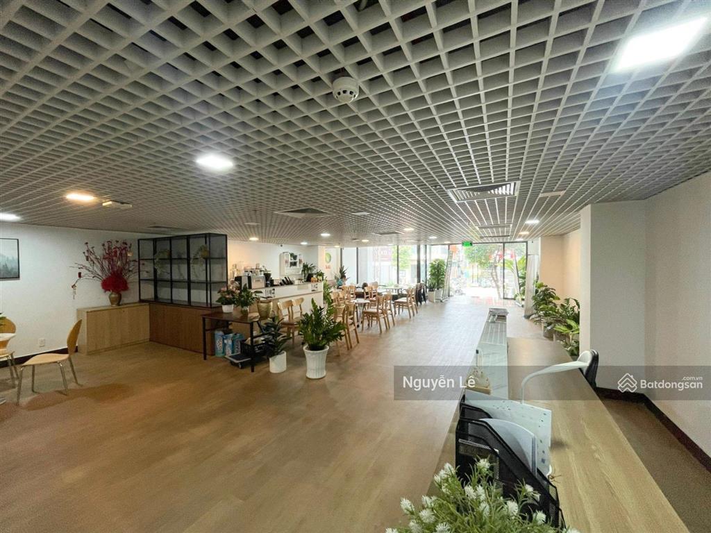 Chính chủ cần cho thuê gấp mặt tiền ngang 8.6m đường cao thắng, quận 3, giá 68 tr/th