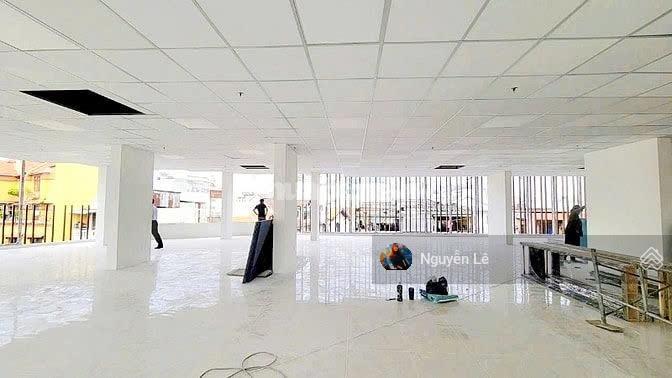 Cho thuê nguyên tòa nhà góc 2 mặt tiền trường sơn ngay sân bay tân sơn nhất 3200m2 giá 260tr
