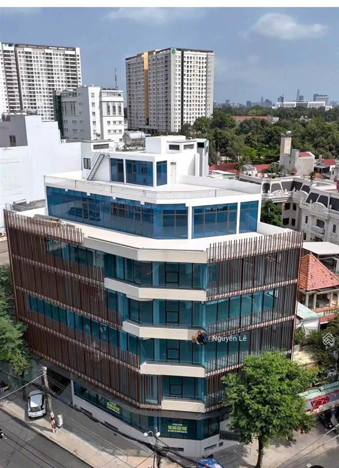 Cho thuê nguyên tòa nhà góc 2 mặt tiền trường sơn ngay sân bay tân sơn nhất 3200m2 giá 260tr