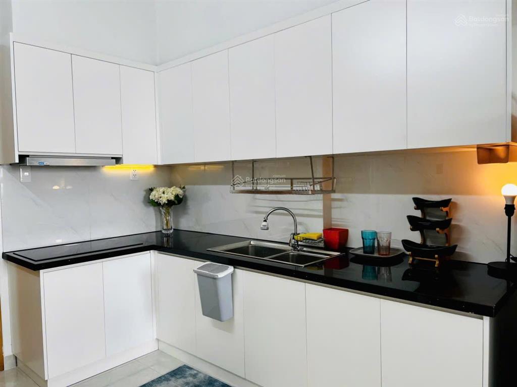 Cho thuê saigon intela 2pn trống 5,5tr/th có nội thất 6  7tr/tháng