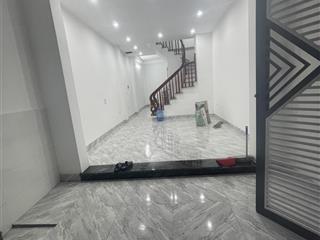 Cho thuê nhà 4 tầng, 4 ngủ, 3 vệ vinh, 45m2/tầng sau ecohome phúc lợi.