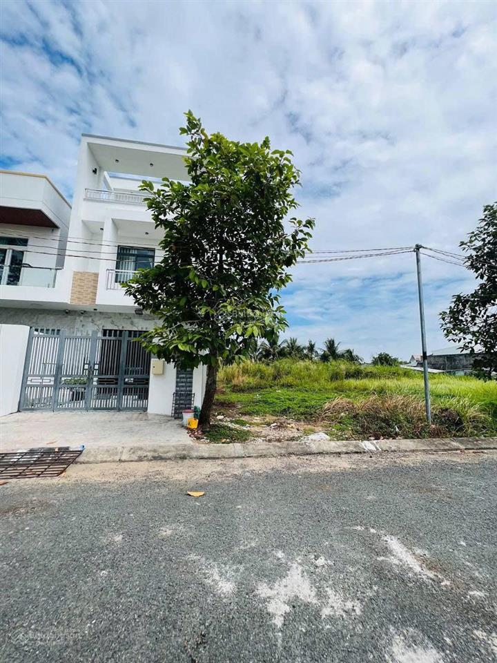 Kẹt tiền cần bán lại lô đất thổ cư tại long an, sổ có sẵn công chứng sang tên được ngay