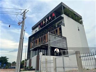 Cho thuê nguyên tòa nhà showroom & văn phòng cao cấp  1 hầm + 4 tầng nổi 2.500m2  giá 156.000/m2