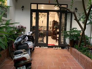 Bán nhà âu cơ phường tứ liên chỉ 1 nhà ra phố.nhà sân vườn ô tô vào nhà. dt 77,4m mt4,68m