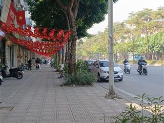 Bán nhà mặt phố, ngô gia tự  việt hưng long biên vỉa hè 6m. sổ đẹp nở hậu. pháp lý chuẩn