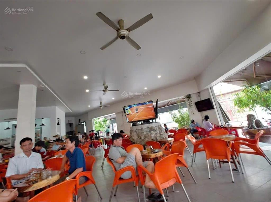 Hiếm nhà 3 mặt tiền q8 dt 180m2, 4t, ngang 10m dài 18m  vị trí đắc địa tiện kinh doanh mọi