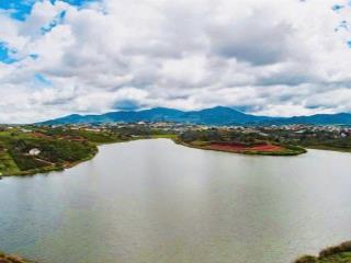 Hàng hiếm giá bất ngờ đất nghỉ dưỡng ven hồ chỉ 2.4 tỷ tl300m2view đẹp đầy tiềm năng tại di linh