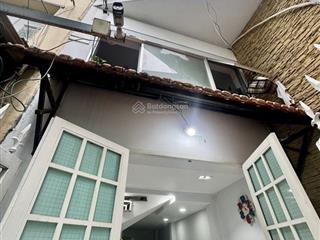 Nhà nhỏ xinh xắn 4 tầng btct huỳnh văn bánh, phú nhuận 30m2, 4pn chỉ có 5,4 tỷ.