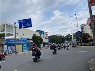 Sát công viên gia định, hẻm ô tô 64m2, 2 tầng btct 9,5 tỷ.