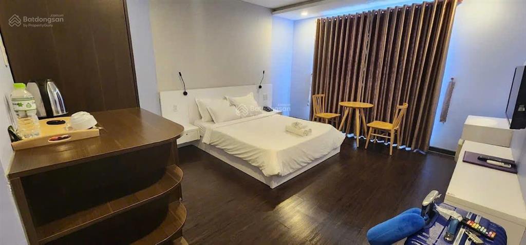 Bán ks 3* lý tự trọng bến thành q1, dt 8 x 20m hầm 9 tầng 45 phòng. hđ thuê 30ngàn/ tháng. 150 ty