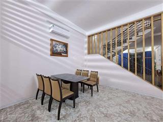 Nhà 2,5 tầng thiết kế hiện đại, mới đẹp, 2pn, dt 100m2 ngang 5m, đường 7m5 lề 4m5 sát phạm văn đồng