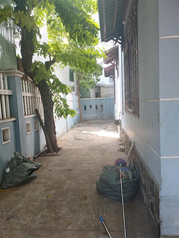 Chào bán căn biệt thự 2 tầng mt đường 10m5 lề 4m5 đường đồng xoài, dt 300m2 ngang 15m hoà minh