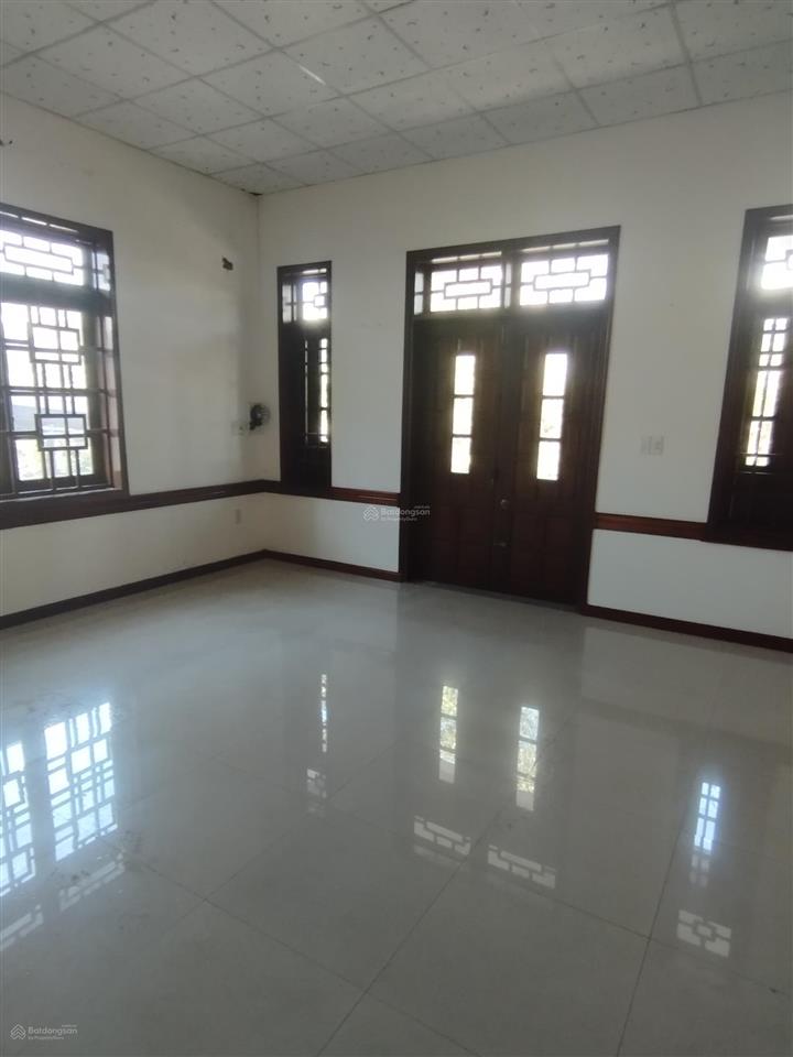 Chào bán căn biệt thự 2 tầng mt đường 10m5 lề 4m5 đường đồng xoài, dt 300m2 ngang 15m hoà minh