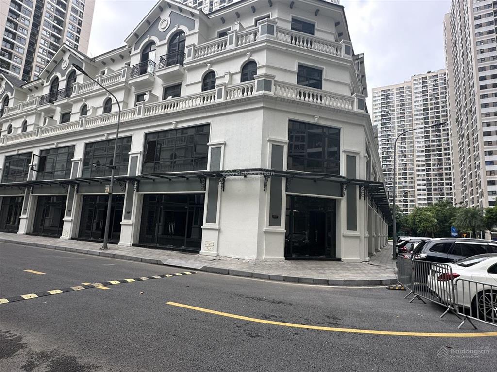 Hot! vinhomes chơi lớn ck 24%, 130m2/ căn dt cho thuê 120 tr/ tháng (sẵn nhà chỉ 25 tỷ/ căn)