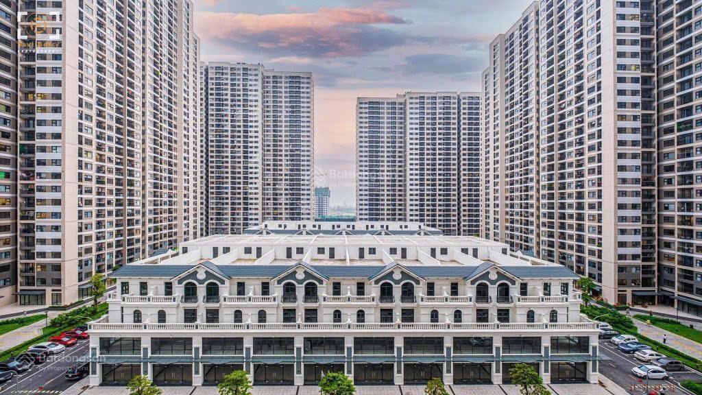 Hot! vinhomes chơi lớn ck 24%, 130m2/ căn dt cho thuê 120 tr/ tháng (sẵn nhà chỉ 25 tỷ/ căn)