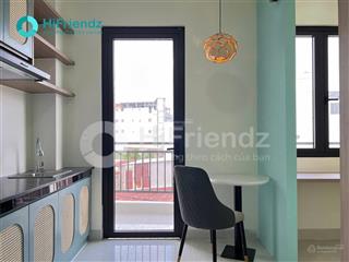 Phòng mới xây  đầy đủ nội thất, tiện nghi  ban công lớn  ngay dh văn lang cs3