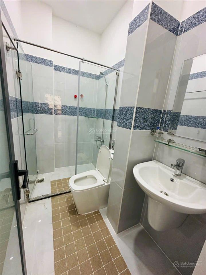 Bán chdv 9 phòng, thang máy. ngang khủng 6m, 5 tầng bề thế. thu nhập 50tr/tháng. gần chợ cây quéo