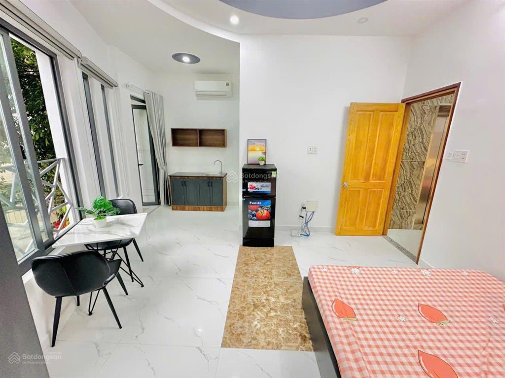 Bán chdv 9 phòng, thang máy. ngang khủng 6m, 5 tầng bề thế. thu nhập 50tr/tháng. gần chợ cây quéo