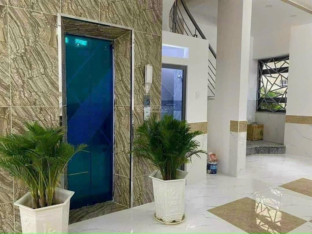 Bán chdv 9 phòng, thang máy. ngang khủng 6m, 5 tầng bề thế. thu nhập 50tr/tháng. gần chợ cây quéo