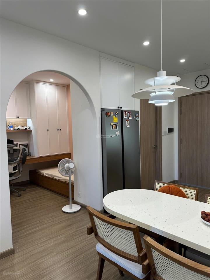 Chính chủ bán gấp căn hộ 2pn+1 64m giá 4.15 tỷ full đồ kđt vinhomes smart city