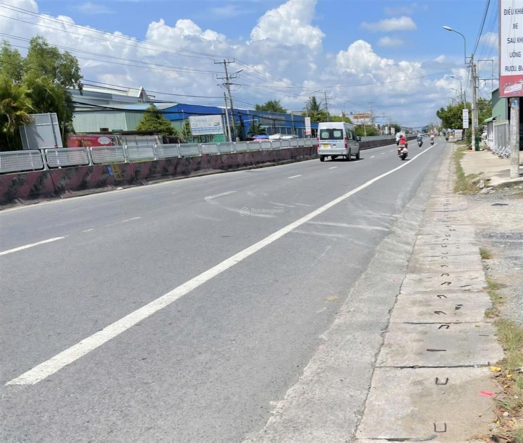 Bán biệt thự nhà vườn mặt tiền quốc lộ 1a, thuận tiện làm kho xưởng bến bãi