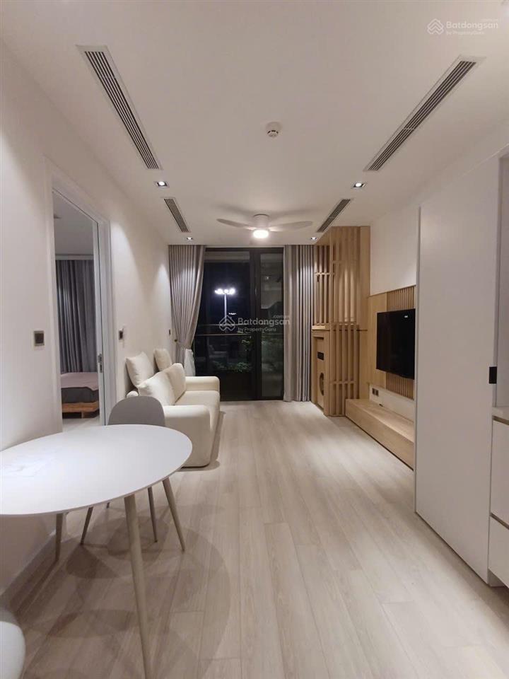 Cho thuê căn hộ vinhomes symphony, căn 2pn , giá 12 tr/tháng