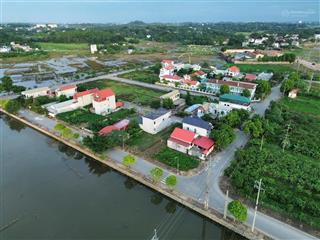 Xuân sơn, sơn tây, hà nội. em có lô 200m2, 10m mặt tiền cần bán. a/c  0916 238 ***