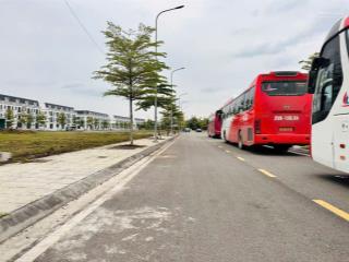 Đất ở đô thị 132m full thổ cư mà chỉ 1ty956.vieu hồ luôn ạ.