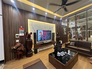 Nhà 3 tầng về ở ngay,dt 81m2.mt4.5m. trần bình trọng p.trần hưng đạo.giá chỉ 6 tỷ