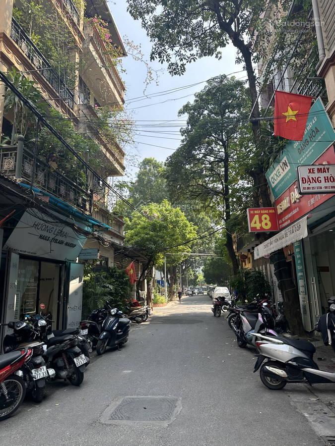 Bán nhà dân xây phố nguyễn văn huyên ô tô đỗ cửa cả ngày cách mp 40m 38m2 hơn 11 tỷ
