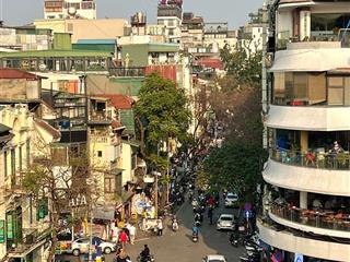 Bán khách sạn phố cầu gỗ, 100m2,8 tầng, mặt tiền 4.4m, sát hồ gươm, doanh thu 7.8 tỷ/năm.