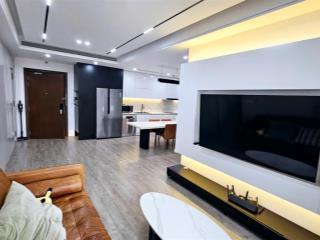 Em cần cho thuê căn hộ 2pn rộng 84m2 full đồ view hồ dự án kosmo tây hồ. từ 15tr/tháng vào ở ngay