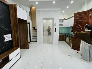Hơn 5 tỷ liên mạc, 5 tầng mới, thang máy, ô tô qua nhà, trung tâm bắc từ liêm  dt 35m2. 4 ngủ
