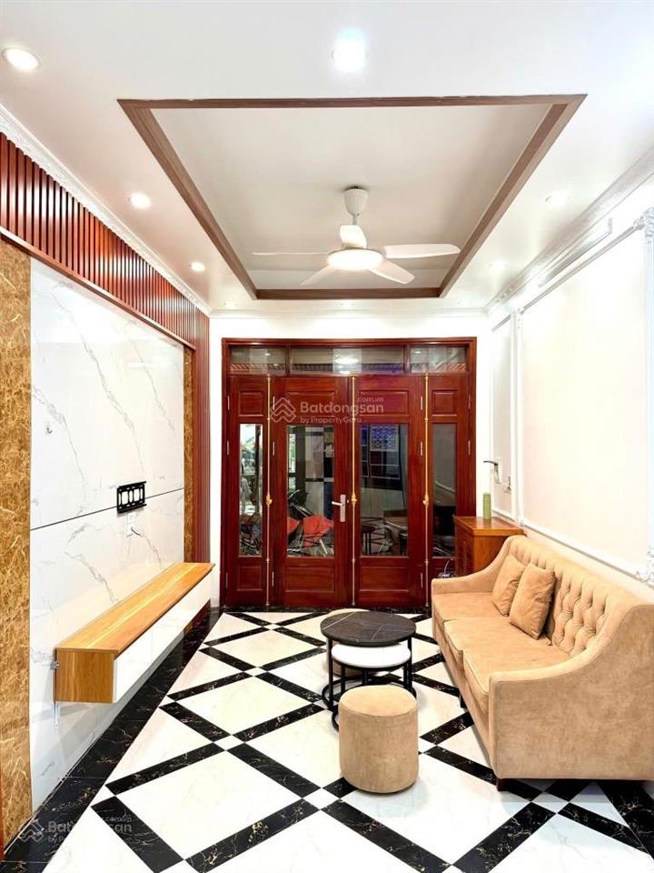 Hơn 6 tỷ nhà 5 tầng ở cổ nhuế ,dân xây rất đẹp và chắc chắn dt 35m .ngõ nông ,giá hơn 6 tỷ