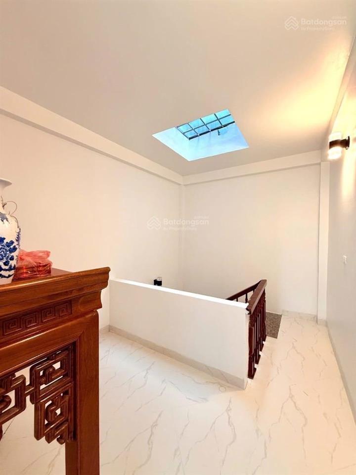 Hơn 6 tỷ nhà 5 tầng ở cổ nhuế ,dân xây rất đẹp và chắc chắn dt 35m .ngõ nông ,giá hơn 6 tỷ