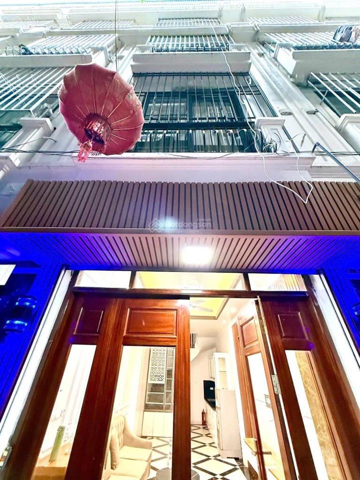 Hơn 6 tỷ nhà 5 tầng ở cổ nhuế ,dân xây rất đẹp và chắc chắn dt 35m .ngõ nông ,giá hơn 6 tỷ