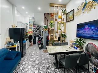 Hồ tùng mậu 5 tầng dân xây còn mới rất đẹp  đối diện đh thương mại. dt 30m2. vài bước ra mặt phố