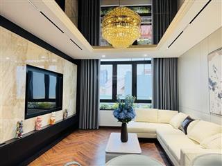 Xuân thuỷ 7 tầng thang máy ô tô vào nhàgần đh quốc gia hà nội trung tâm quận cầu giấy dt 60m