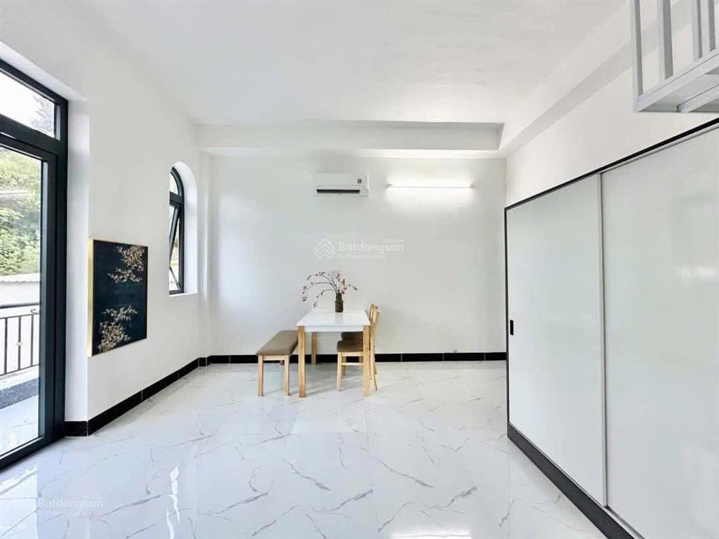 Phòng trọ giá rê bancol ngay sân vận động phú thọ