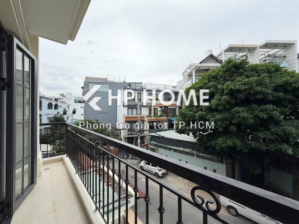 Phòng đẹp bancol 45m2 ngay hai bà trưng  cv lê văn tám