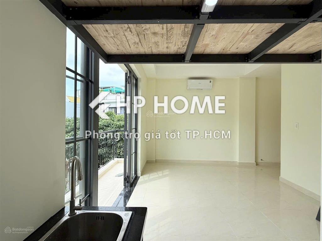 Phòng đẹp bancol 45m2 ngay hai bà trưng  cv lê văn tám