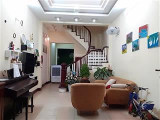 Cầu giấy 54m2  nhà đẹp dân xây, gần phố, ô tô vào cách một nhà, an ninh tốt, ở sướng. hơn 9 tỷ
