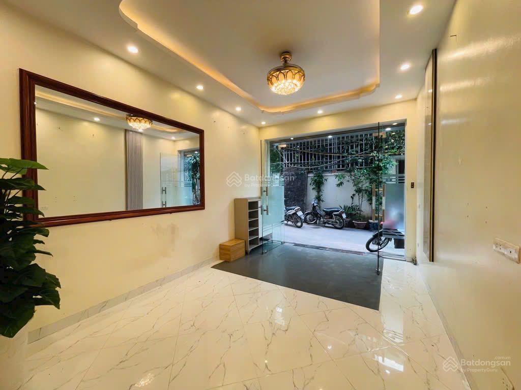 Dịch vọng, cầu giấy 5 tầng  ô tô đỗ cửa  ngõ nông  tặng full nội thất  chỉ hơn 8 tỷ